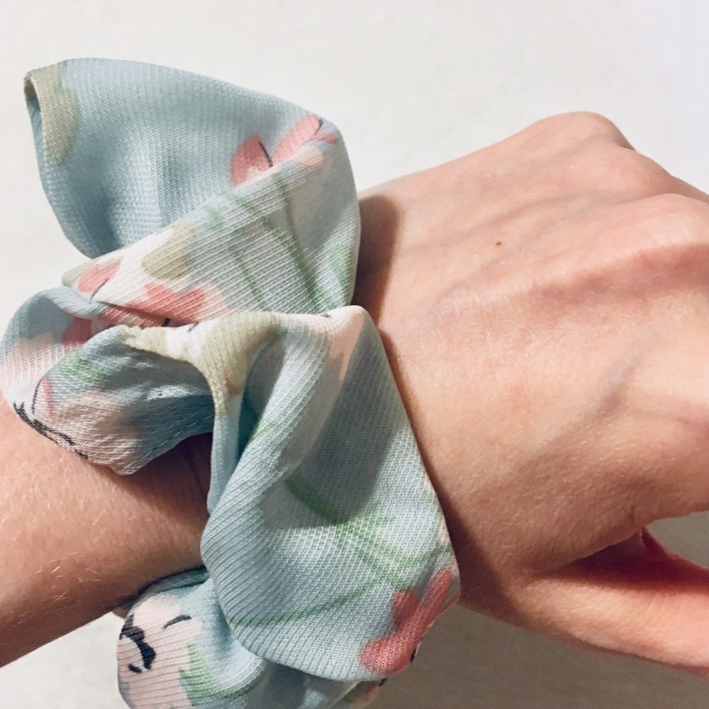 Chiffon NEW Baby Blue Hair Scrunchie with Pink Flowers - Picture 5 of 6